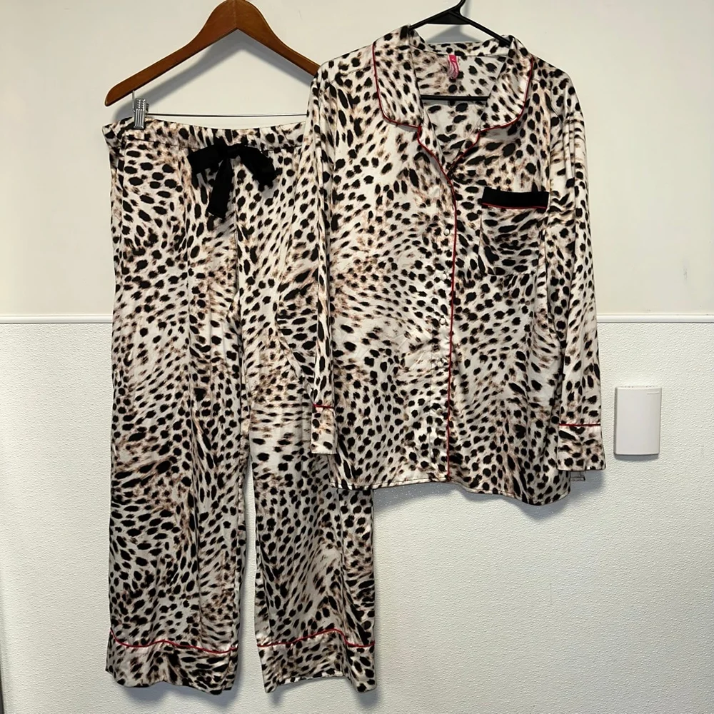 Cosmopolitan Leopard Cheetah Print Pajama Set XL Beige Black Red Women’s